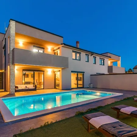 Holiday home Nika Stinjan