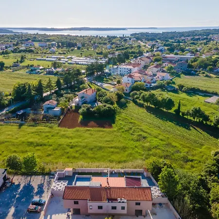 Nika Holiday home