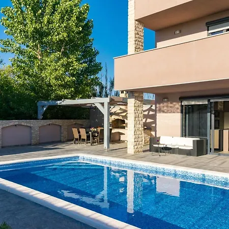 Holiday home Nika
