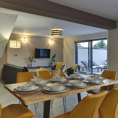 Nika Holiday home Stinjan