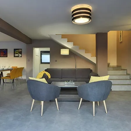 Holiday home Nika Stinjan