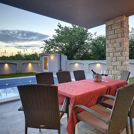 Holiday home Nika