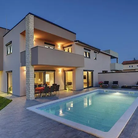 Nika Holiday home