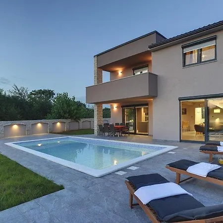Holiday home Nika *